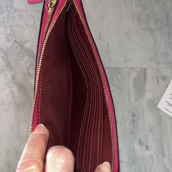 Coach Double zip wristlet large Signature C brown/tan front,fuchsia accents/back - Picture 16 of 17